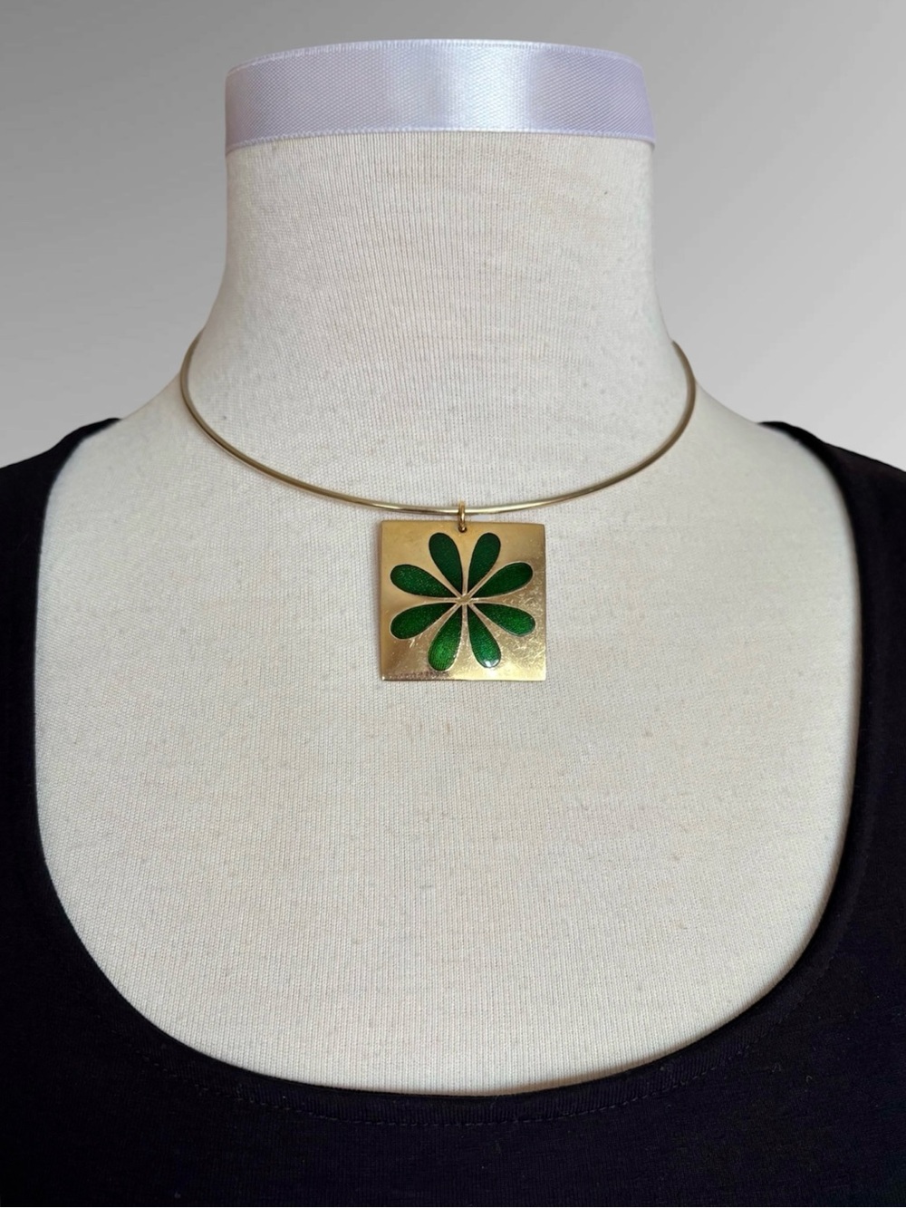 Vintage 70s DePassillé-Sylvestre Gold-Tone Floral Enamel Pendant Choker Necklace